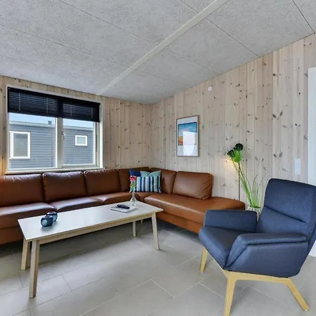 Holiday Homes, Sondervig